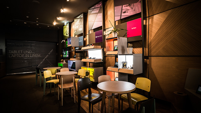 The Digital Eatery in Berlin Mitte is furnished with screens and technological devices.