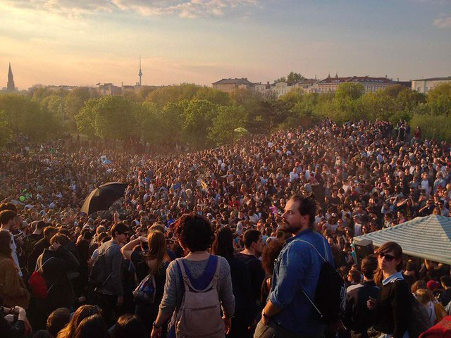 Crowd at Görlitzer park on the 1st of May